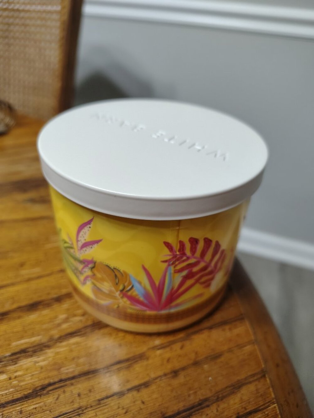 White Barn Candle Coconut Pina Colada.